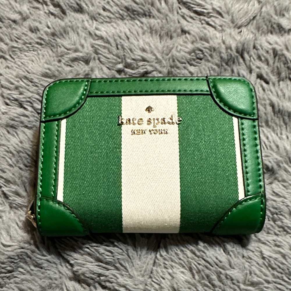 Kate Spade Green and White Wallet - Picture 7 of 7